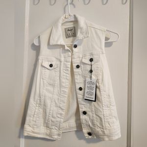 Denim & Co white vest
